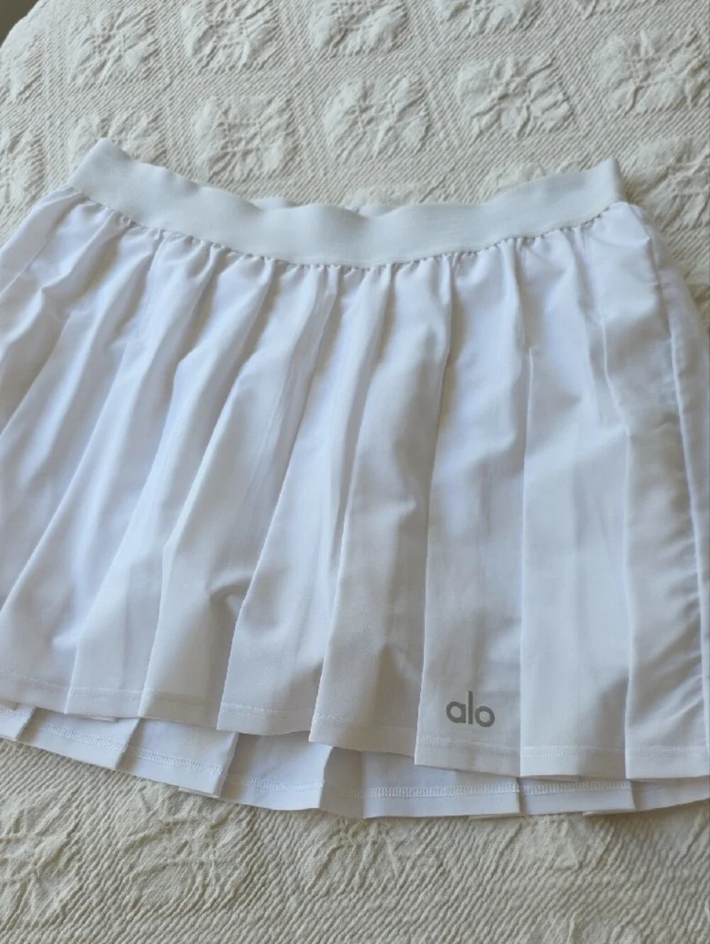 ALO Yoga crisp white
